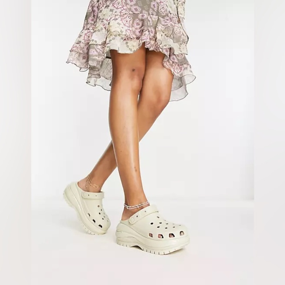 Crocs Mega Crush Platform Clogs Bone - Picture 5 of 9